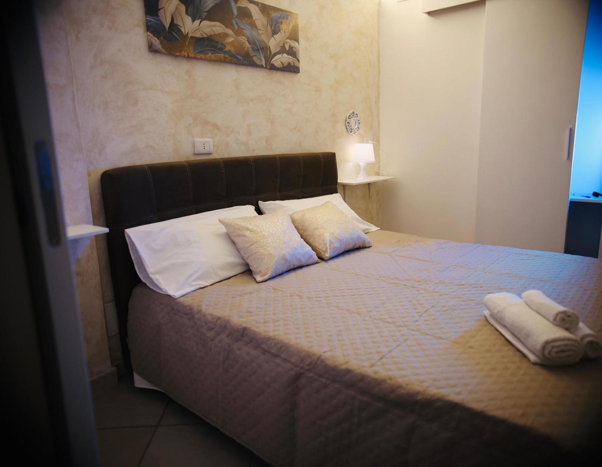 Holiday House Plebiscito Catania Esterno foto